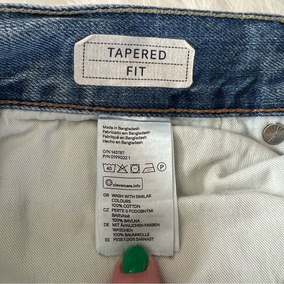 H&M L.O.G.G Tapered Fit Button Fly Jeans - Picture 6 of 6